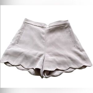 Wilfred Aritzia scalloped hem shorts  size 4 in beige